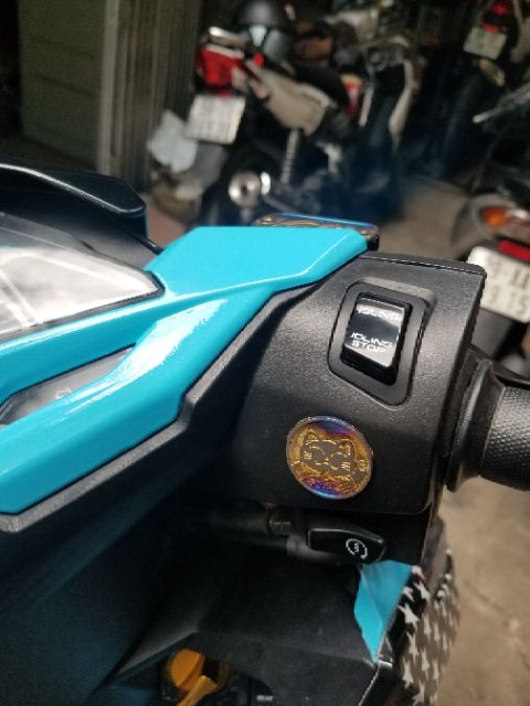 Decal titan đồng tiền mèo thân tài có sẵn miếng dán 3M siêu chắc