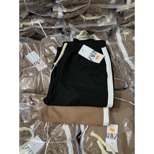 QNU106 - QUẦN JOGGER NỮ LEN TỔ ONG PHỐI SỌC TRẮNG