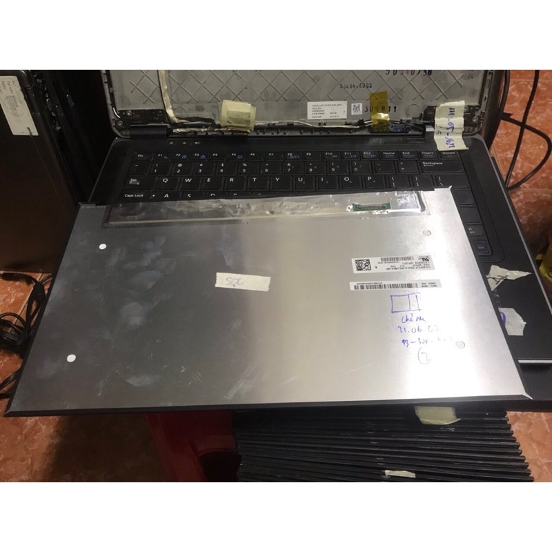 Màn laptop dell 7390 30pin sọc chỉ nhẹ