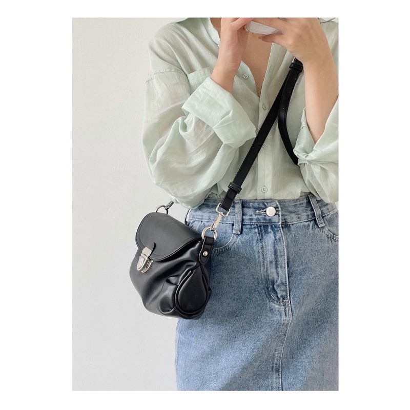 LOẠI 1 - Túi xách kẹp nách da form mềm màu đen kèm theo 2 loại dây đeo: đeo chéo và kẹp nách