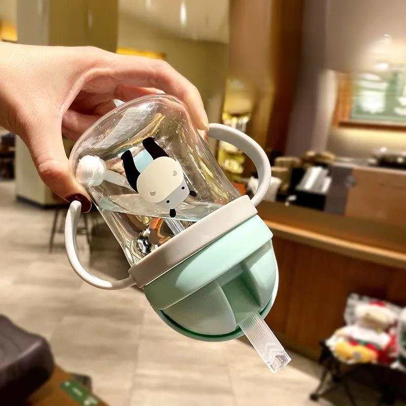 Bình Uống Nước Có Tay Cầm Và Ống Hút Dung Tích 250ml Chống Rơi / Chống Sặc Cho Bé