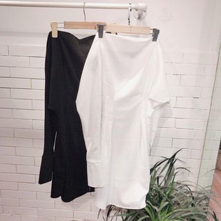 Đầm lệch vai đen,trắng (S/M)