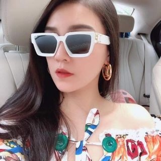 Kính thời trang L V tặng hộp+ khăn