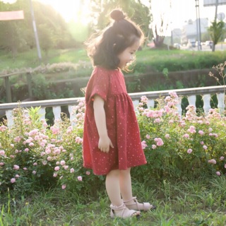 Váy đỏ cho bé gái