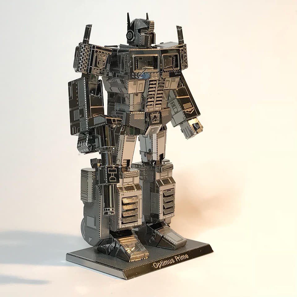 Đồ chơi lắp ghép Mô hình Kim loại Robot Optimus Prime Transformer S085