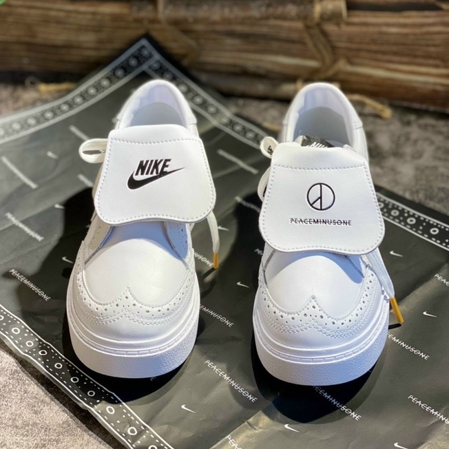 Giày thể thao đen trắng hot trend 2022 cực kì cá tính, lên chân cực đẹp.