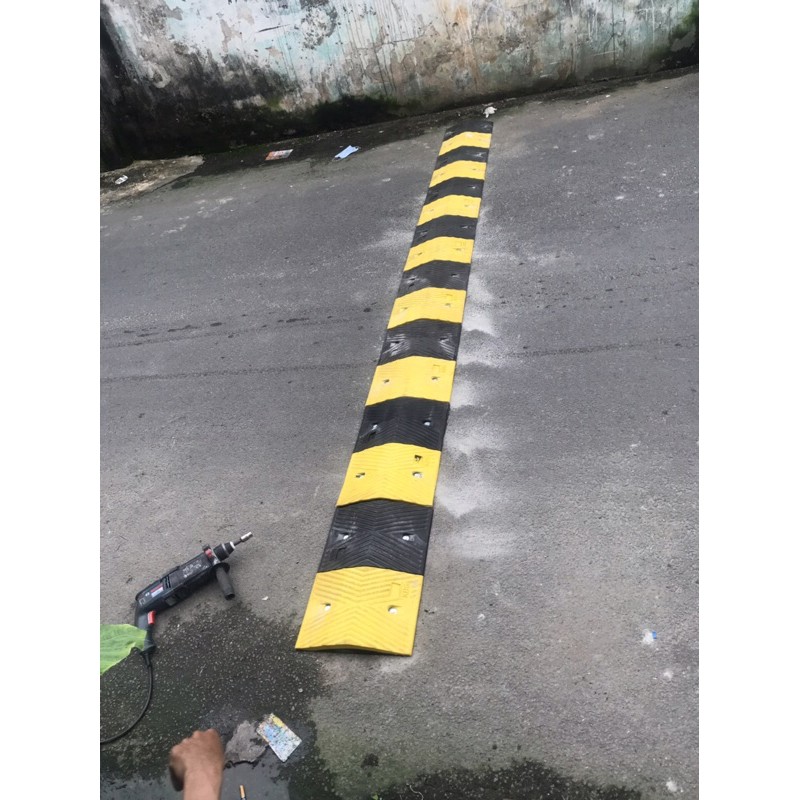 Gờ giảm tốc cao su cao cấp