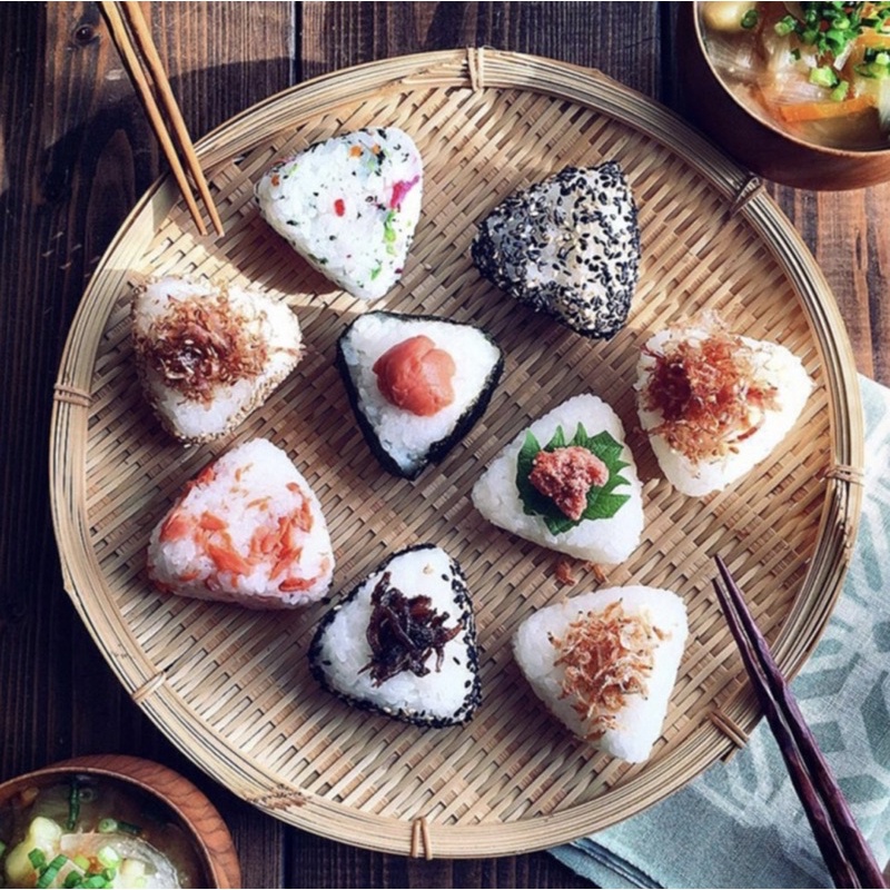 Combo 2 Khuôn làm cơm nắm sushi hình tam giác chống dính to và nhỏ nhựa PP cao cấp