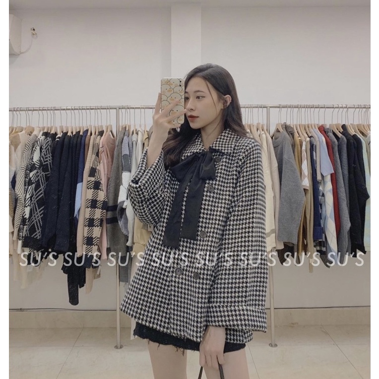 Áo dạ nơ đen hoạ tiết răng sói - Áo khoác dạ form vừa | BigBuy360 - bigbuy360.vn