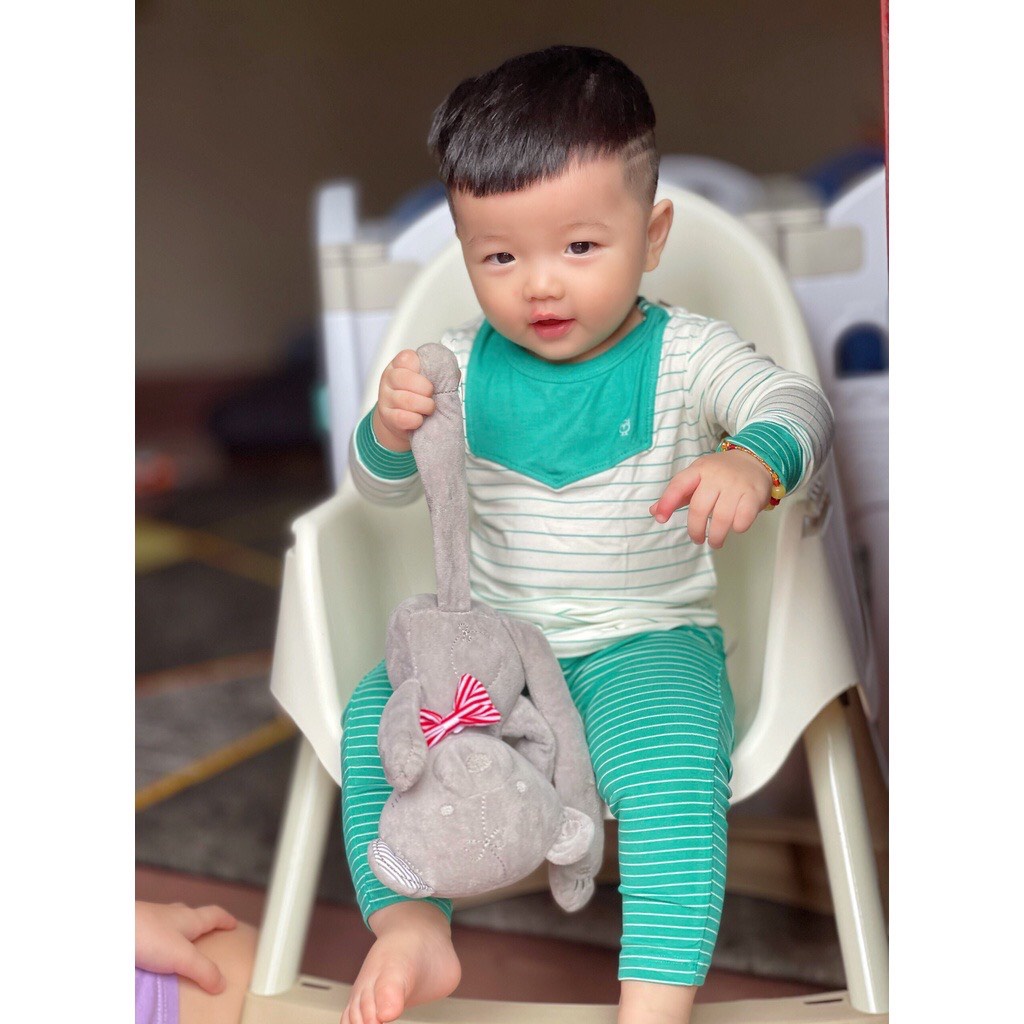 Bộ áo dài tay điều hòa cổ yếm kẻ modal Hrnee cho bé