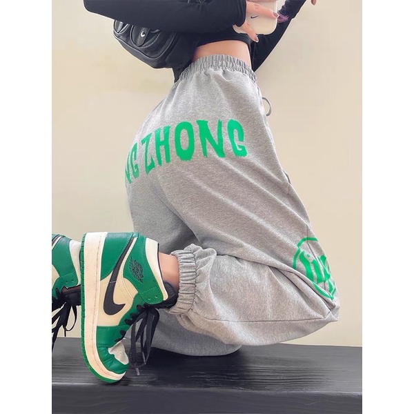 quần jogger nữ hiphop có in chữ