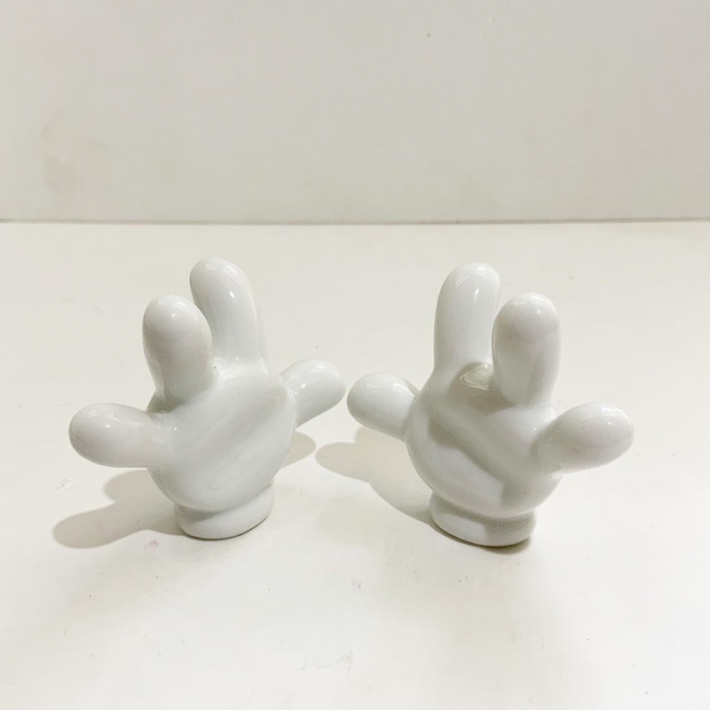 Cặp tay chuột Mickey sứ hãng Disney