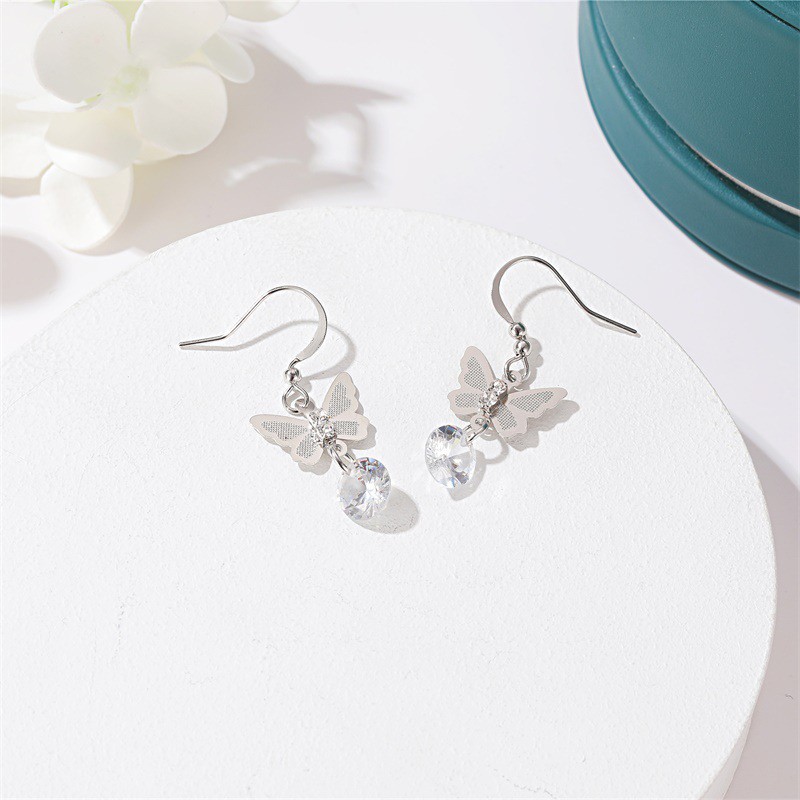 Khuyên tai hình bướm đính đá zircon nhân tạo phong cách Hàn