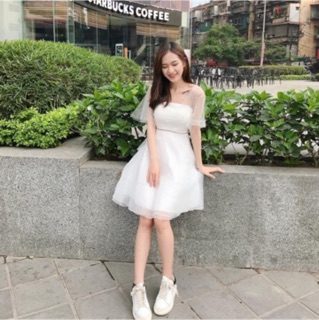 Váy trắng tay lưới