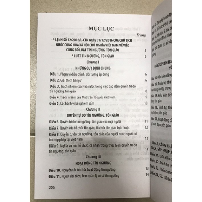 Sách Luật tín ngưỡng tôn giáo và các văn bản hướng dẫn