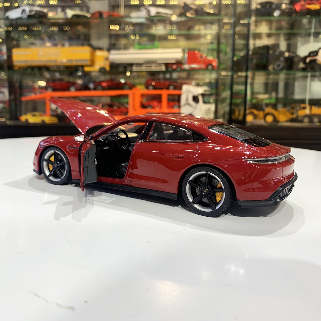 Mô hình xe Porsche Taycan Turbo S tỉ lệ 1:24 hãng Welly