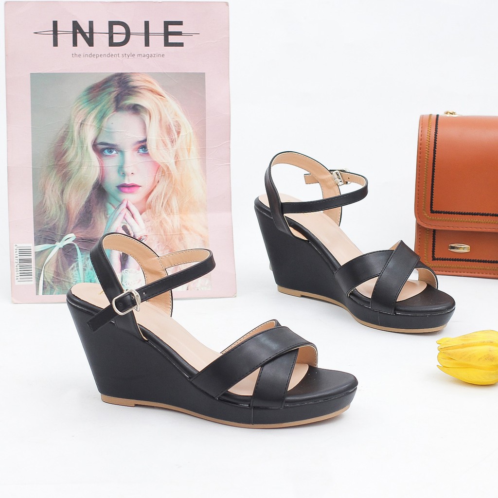 Giày Sandal Đế Xuồng Quai Chéo 7cm P207