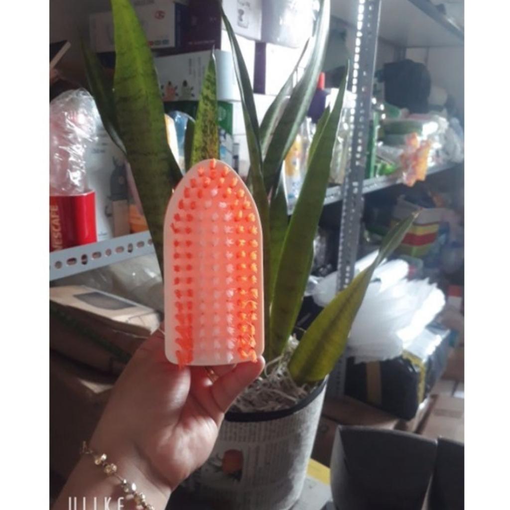 Bàn chải nhựa có tay cầm đa năng tiện dụng lông mềm