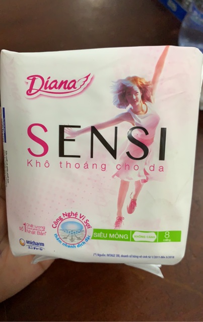 Gói 8 Miếng Băng Vệ Sinh Diana Sensi Siêu Mỏng Không Cánh/Có Cánh