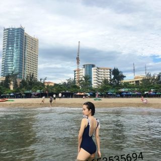 Bikini 1 mảnh Hàn Quốc cực hót ( kèm ảnh khách )