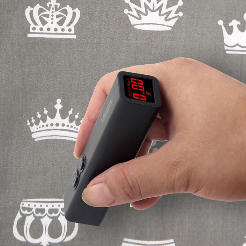 Tạp dề 2 lớp thoáng khí có thể điều chỉnh cho bé uống sữa