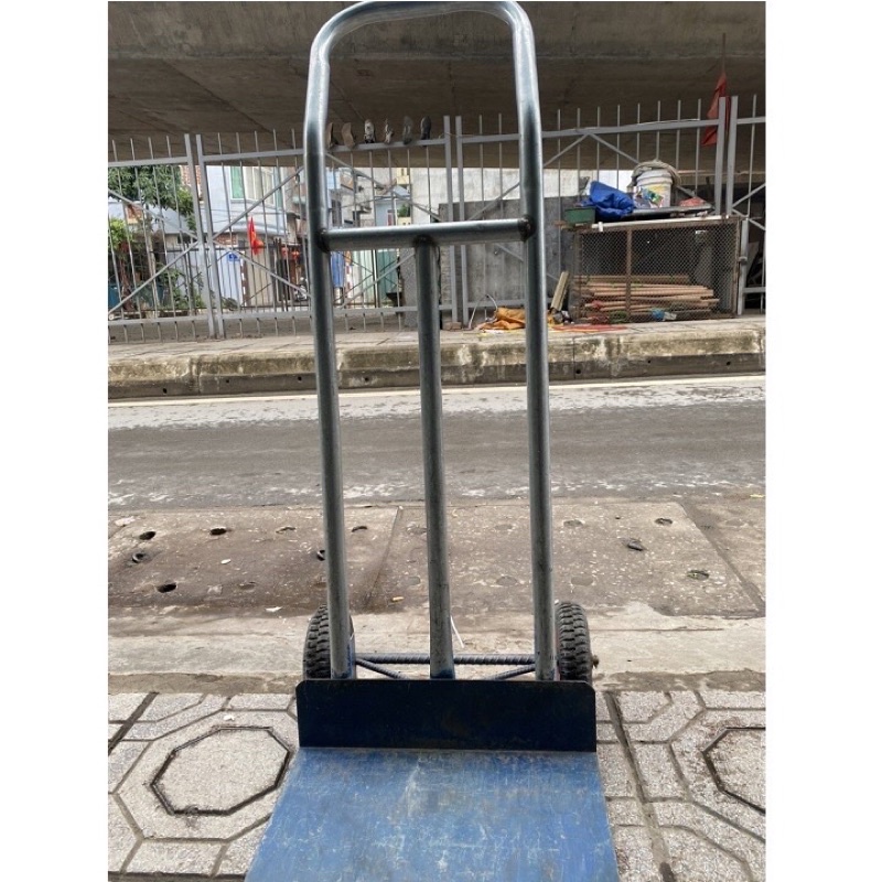 Xe đẩy  hai  bánh  thông dụng  trọng tải 200kg tiện lợi hơn  khi  vận  chuyển hàng  hoá đồ dùng nặng