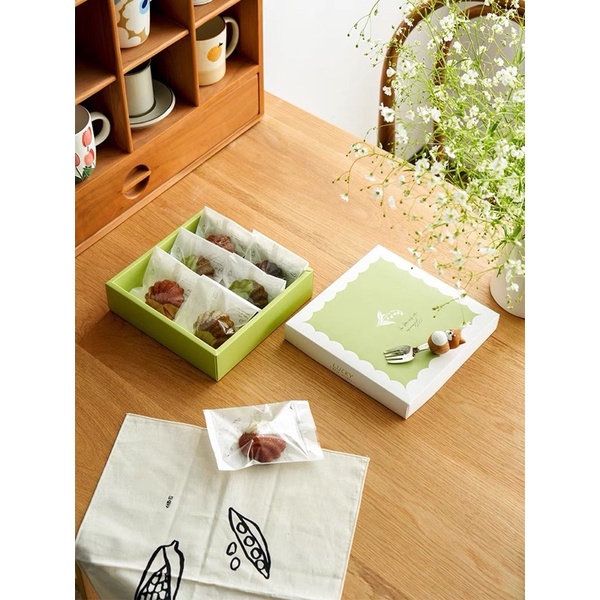 Hộp Giấy Vuông Tulip Xanh Pastel Nơ Lụa