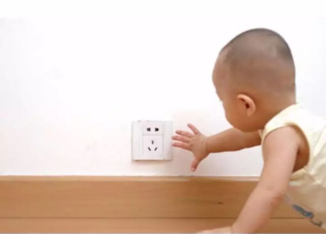 10 Chiếc Bịt Ổ Điện 2 Chân / Bịt Ổ Điện An Toàn Chống Giật Cho Bé