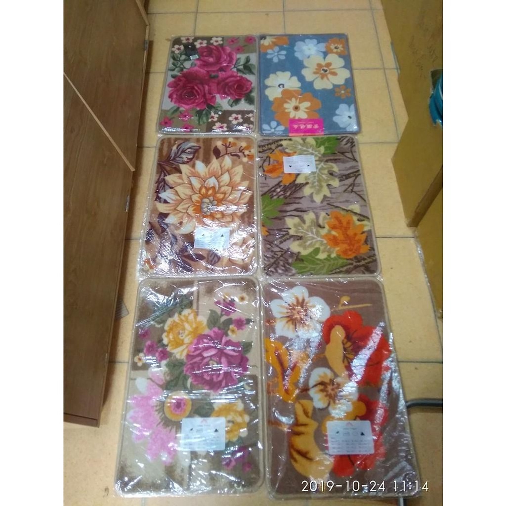 Miếng thảm trải sàn 3d tặng kèm 4 miếng dán cố định thảm