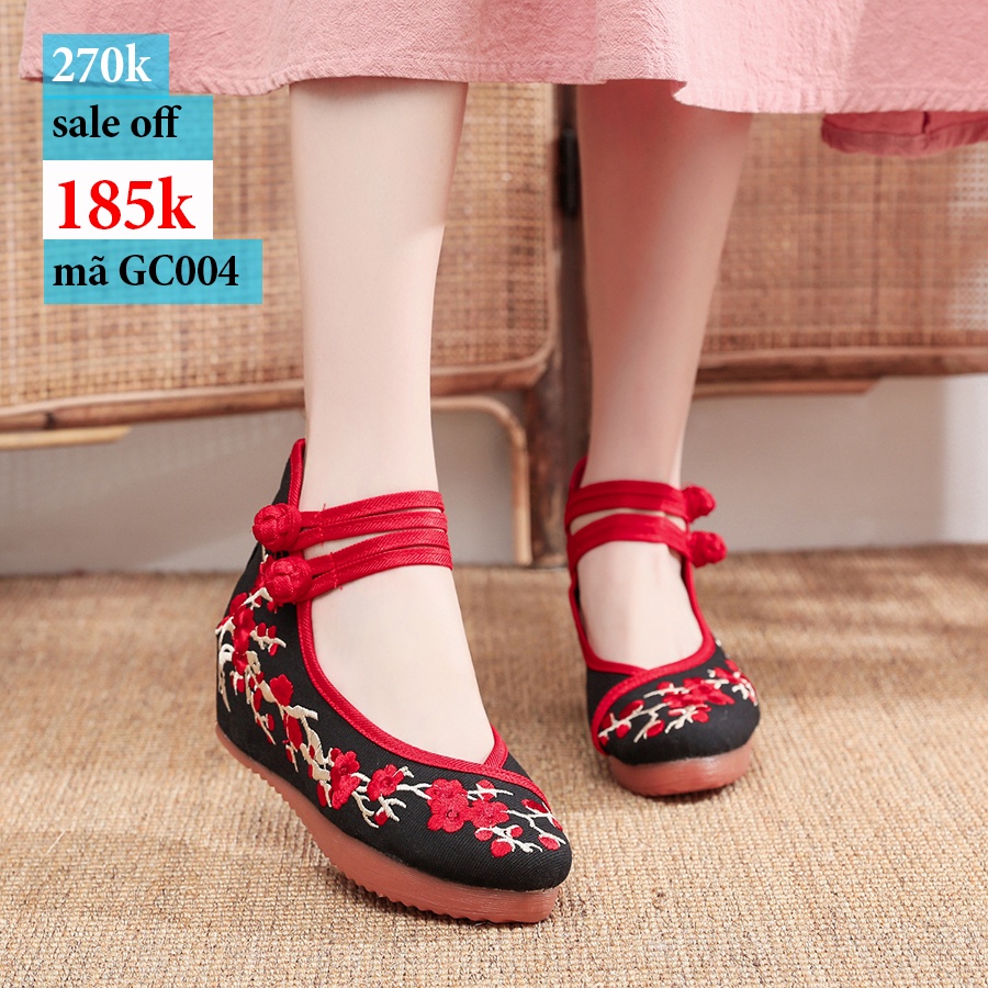 Giày thêu hoa đào 2 dây cài đế cao GC004