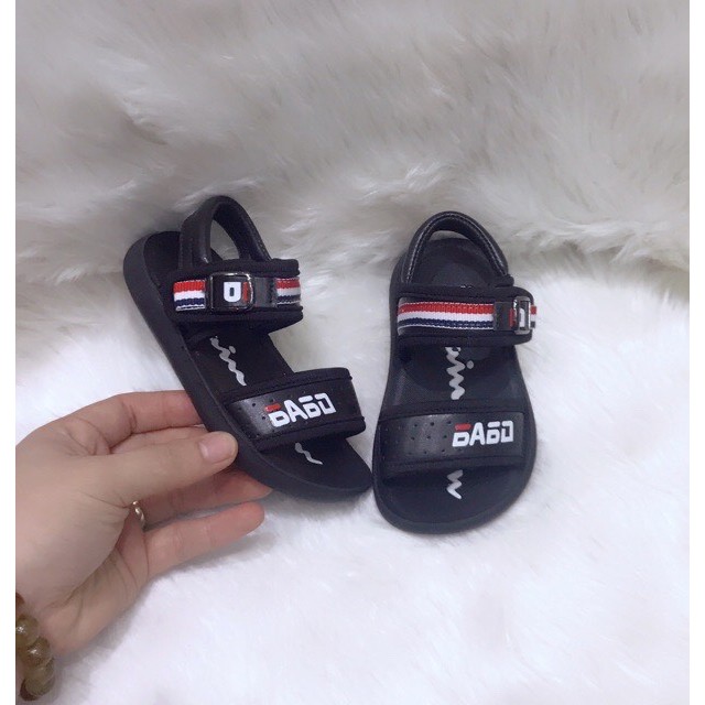 Sandal quai da mịn quai đục lỗ cho bé trai