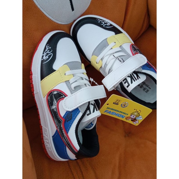 Giày thể thao bé trai bé gái