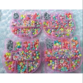 Hộp xâu hạt Kitty 55k ( tặng 1 cài hoa cho bé khi mua 2 hộp (số lượng có hạn)