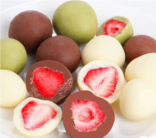 socola bọc dâu Tây sấy lạnh | BigBuy360 - bigbuy360.vn