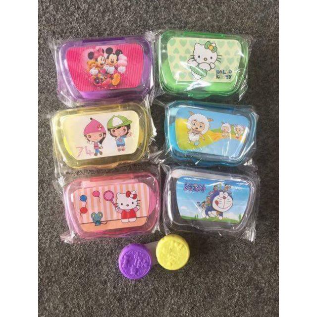 Khay lens nhựa cứng