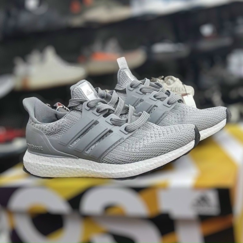 HÀNG CÓ SẴN FULL BOX ULTRABOOST CAO CẤP( tặng kèm nước hoa thơm phòng)