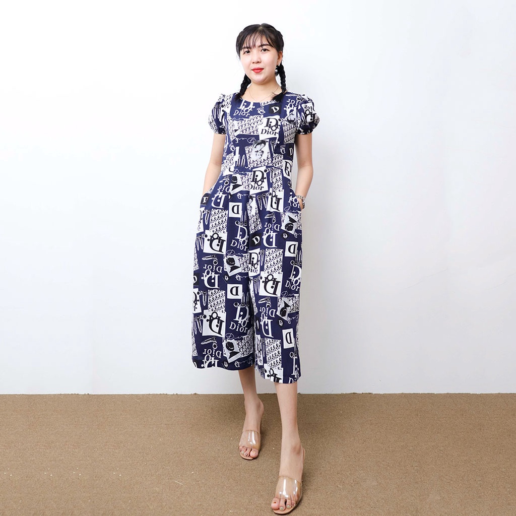 Jumpsuit nữ lanh maxi đi biển họa tiết Dior jum dài ống rộng AMYRA – Jumpsuit nữ mặc nhà, đi biển mát mẻ có túi jum001