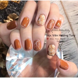 Hoa bột ôm móng tay ẩn