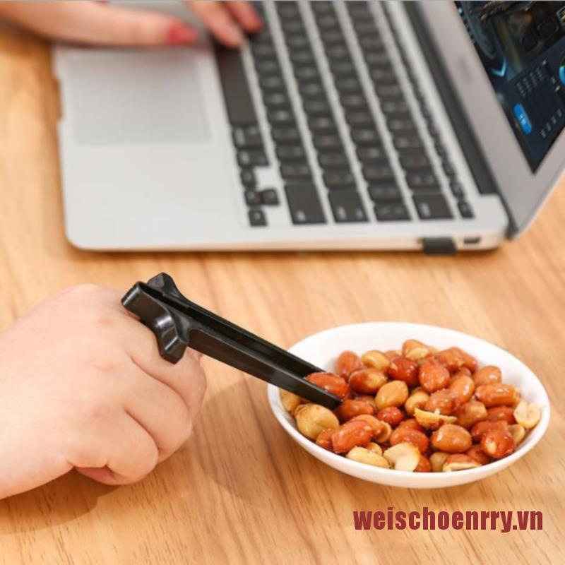 Set 2 Dụng Cụ Gắp Thức Ăn Vặt Đeo Ngón Tay Chống Bụi Tiện Dụng