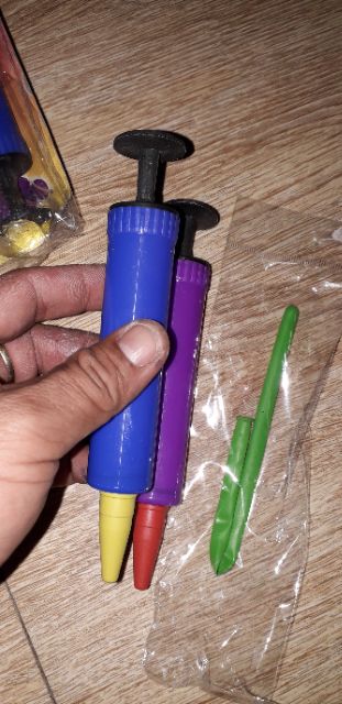 Chiếc ống bơm bằng nhựa mini để bơm bong bóng