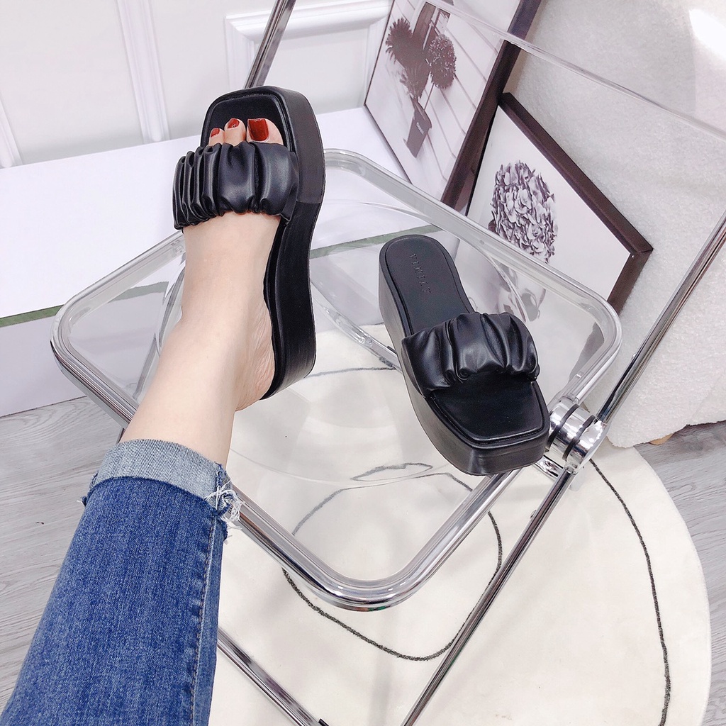 Dép Xuồng Đế Bánh Mì 7p Bọc Full Quai Ngang Nhúm Nhẹ Lên Chân Cực Xinh - 2 Màu Đen Trắng Chị Chảnh Store S10