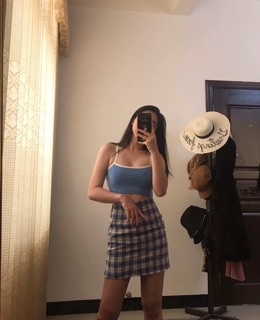 Áo croptop 2 dây dáng ngắn