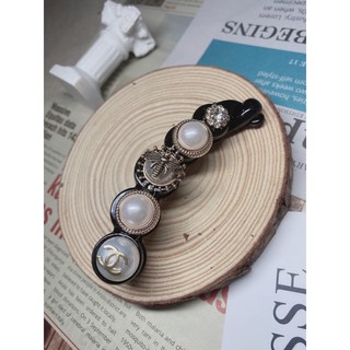 Cặp tóc dọc đính đá sang chảnh