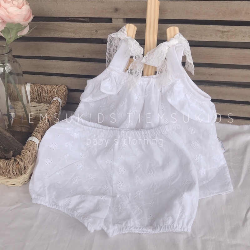 HÀNG THIẾT KẾ - Set bộ 2 dây đính nơ vai kèm quần đùi vải thô thêu cho bé