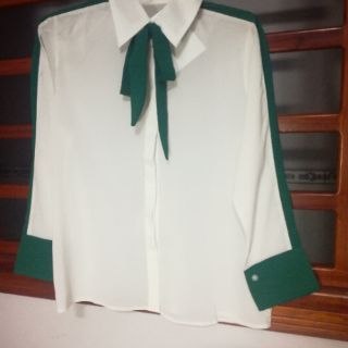 Áo sơ mi cổ nơ