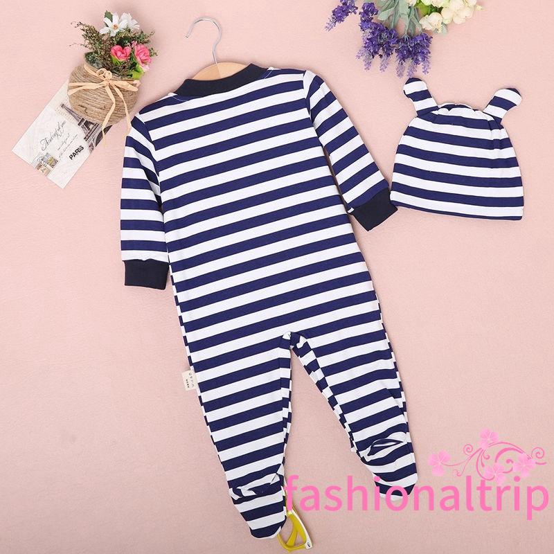 Jumpsuit có nón trùm đầu kiểu dáng thời trang xinh xắn cho các bé