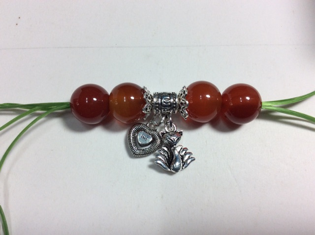 Charm bạc phối vòng hạt đá