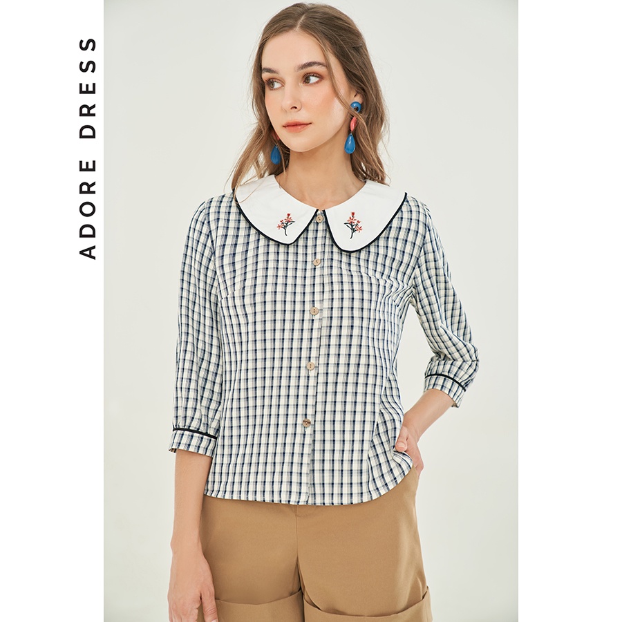 Áo sơ mi nữ caro xanh navi cổ trắng thêu hoa 2AO1068 ADORE DRESS