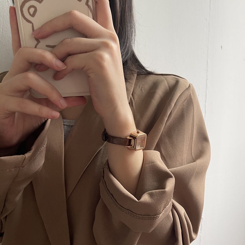 Đồng hồ thạch anh đeo tay mặt chữ nhật nhỏ thời trang Pháp sang trọng cho nữ