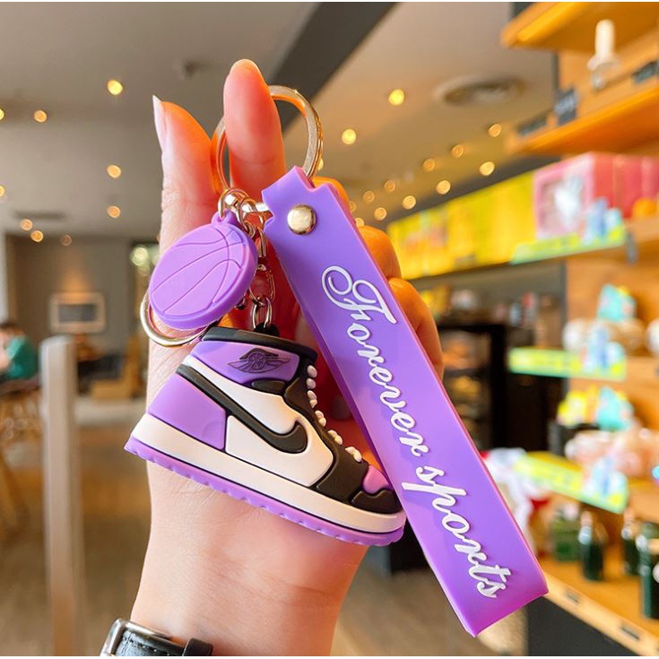 Móc treo chìa khóa hình giày jordan nhiều màu..